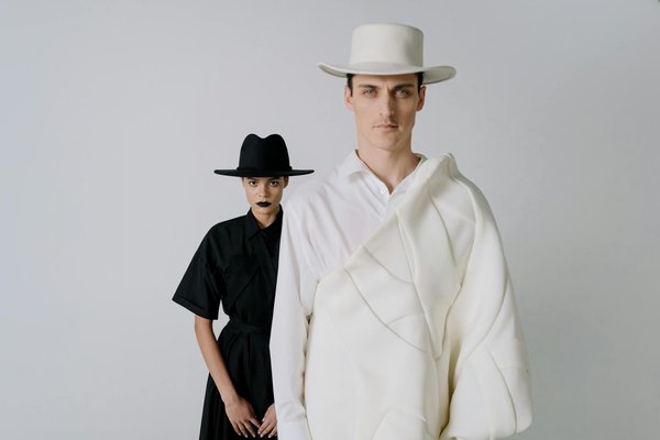 Wie können Frauen durch Mode ihre Identität ausdrücken?